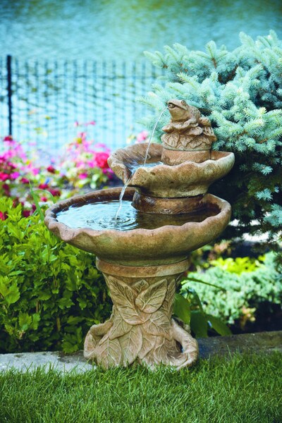 Frog two tiered Leaf Fountain